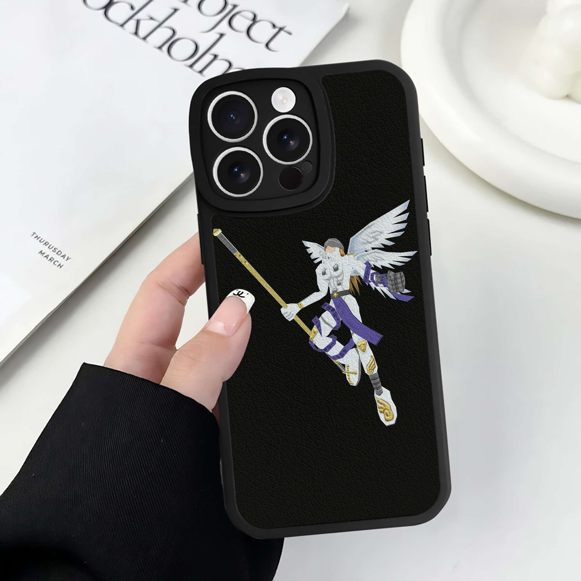 （画像用） Digimon デジタルモンスター/デジモン 【iPhone 16シリーズ対応】シリコンスマホケース（レザー調） 材質：シリコン